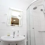 Проживание в семье Roma